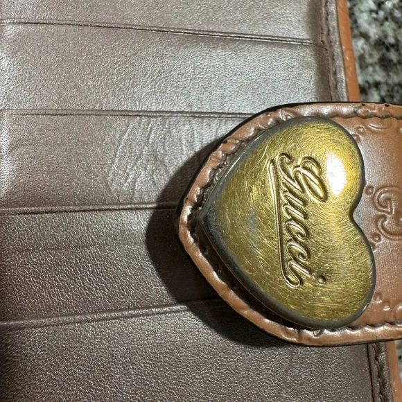 Gucci Tan Embossed Leather Wallet with Gold Heart Clasp with Free COA - Picture 4 of 10